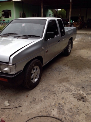 นิสสันเเคป เครื่อง2700 เพาวเวอร์. สภาพเดิมๆพร้อมใช้ยางใหม่ 4 เส้น  ปี 41