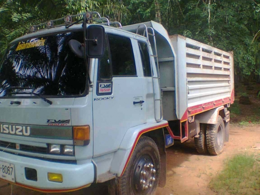 6ล้อดั้มพ์ ISUZU 165แรงม้า สภาพสวย พร้อมใช้งาน ใช้งานอยู่ ยางสวย เครื่องดี คัทซีสวย ราคาต่อรองได้ 087-2976734