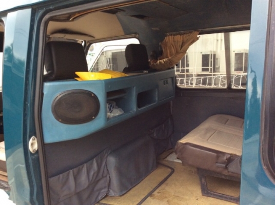 ขายรถตู้ อีซูซุ บัดดี้ ปี 98 ตัวสุดท้าย เครื่องเดิมฝาทอง 2.8 เกียร์ธรรมดา  เบาะหนัง เบาะหลังมีแถวเดียวตามรูป แอร์เย็น แอร์หน้า แอร์ราวหลัง ตัวถังสวยเดิมมาก ไม่มีชนครับ คัสซีสวย เครื่องแน่นดีมาก เกียร์แน่น ช่วงล่างดีครับ ล้อแม็ก รถขับดีมาก พร้อมใช้ครับ