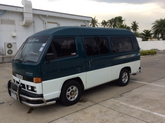 ขายรถตู้ อีซูซุ บัดดี้ ปี 98 ตัวสุดท้าย เครื่องเดิมฝาทอง 2.8 เกียร์ธรรมดา  เบาะหนัง เบาะหลังมีแถวเดียวตามรูป แอร์เย็น แอร์หน้า แอร์ราวหลัง ตัวถังสวยเดิมมาก ไม่มีชนครับ คัสซีสวย เครื่องแน่นดีมาก เกียร์แน่น ช่วงล่างดีครับ ล้อแม็ก รถขับดีมาก พร้อมใช้ครับ