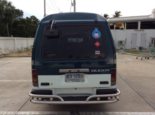ขายรถตู้ อีซูซุ บัดดี้ ปี 98 ตัวสุดท้าย เครื่องเดิมฝาทอง 2.8 เกียร์ธรรมดา  เบาะหนัง เบาะหลังมีแถวเดียวตามรูป แอร์เย็น แอร์หน้า แอร์ราวหลัง ตัวถังสวยเดิมมาก ไม่มีชนครับ คัสซีสวย เครื่องแน่นดีมาก เกียร์แน่น ช่วงล่างดีครับ ล้อแม็ก รถขับดีมาก พร้อมใช้ครับ