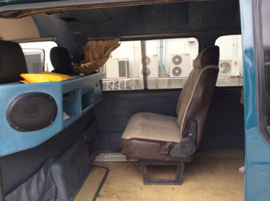 ขายรถตู้ อีซูซุ บัดดี้ ปี 98 ตัวสุดท้าย เครื่องเดิมฝาทอง 2.8 เกียร์ธรรมดา  เบาะหนัง เบาะหลังมีแถวเดียวตามรูป แอร์เย็น แอร์หน้า แอร์ราวหลัง ตัวถังสวยเดิมมาก ไม่มีชนครับ คัสซีสวย เครื่องแน่นดีมาก เกียร์แน่น ช่วงล่างดีครับ ล้อแม็ก รถขับดีมาก พร้อมใช้ครับ