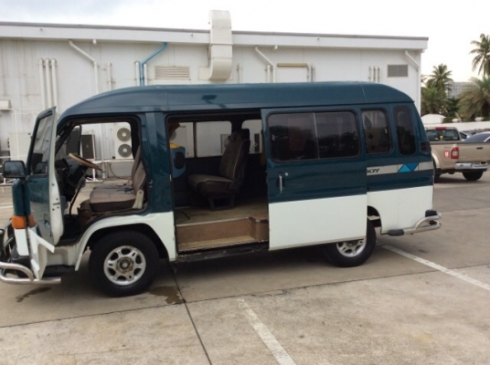 ขายรถตู้ อีซูซุ บัดดี้ ปี 98 ตัวสุดท้าย เครื่องเดิมฝาทอง 2.8 เกียร์ธรรมดา  เบาะหนัง เบาะหลังมีแถวเดียวตามรูป แอร์เย็น แอร์หน้า แอร์ราวหลัง ตัวถังสวยเดิมมาก ไม่มีชนครับ คัสซีสวย เครื่องแน่นดีมาก เกียร์แน่น ช่วงล่างดีครับ ล้อแม็ก รถขับดีมาก พร้อมใช้ครับ