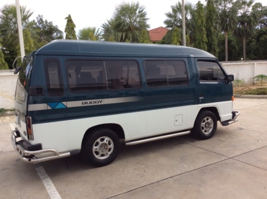 ขายรถตู้ อีซูซุ บัดดี้ ปี 98 ตัวสุดท้าย เครื่องเดิมฝาทอง 2.8 เกียร์ธรรมดา  เบาะหนัง เบาะหลังมีแถวเดียวตามรูป แอร์เย็น แอร์หน้า แอร์ราวหลัง ตัวถังสวยเดิมมาก ไม่มีชนครับ คัสซีสวย เครื่องแน่นดีมาก เกียร์แน่น ช่วงล่างดีครับ ล้อแม็ก รถขับดีมาก พร้อมใช้ครับ