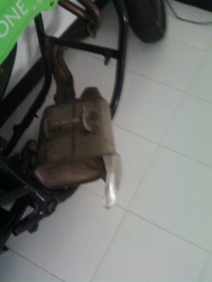 ท่อไอเสียสำหรับแต่งใส่เดิมๆ ราคาถูกสุด ต่อรองได้ รุ่น kawasaki er6n  ใส่ได้หลายรุ่น ราคา  5500 บาท