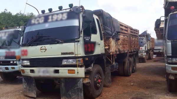 ขายรถบรรทุกสิบล้อดัมพ์ HINO 3m เครื่องเดิม 240 แรง เกียร์เดิม ปี 38 ทะเบียนพร้อม
