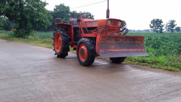 ขายรถไถ Kubota L2201 สองเพลา มีใบดัน พร้อมผาน 5 เครื่องดี เกียร์ดีครับ