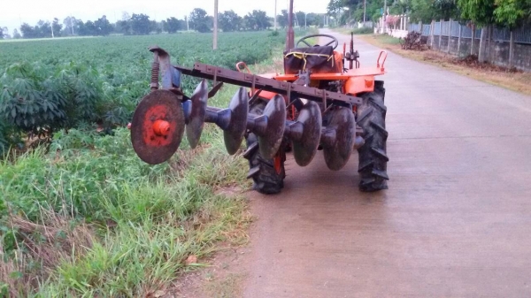 ขายรถไถ Kubota L2201 สองเพลา มีใบดัน พร้อมผาน 5 เครื่องดี เกียร์ดีครับ