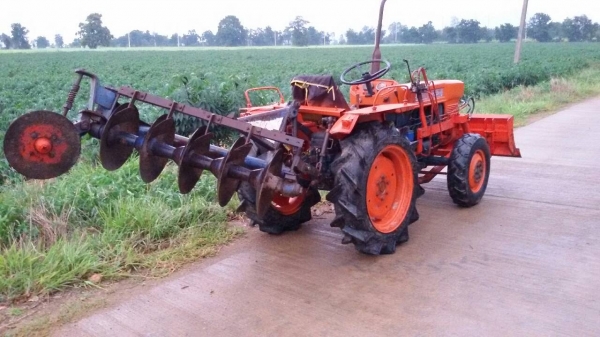 ขายรถไถ Kubota L2201 สองเพลา มีใบดัน พร้อมผาน 5 เครื่องดี เกียร์ดีครับ