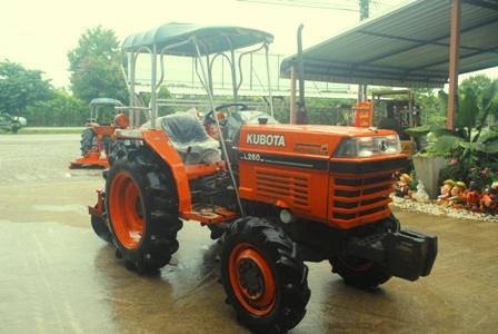 ขายรถไถ Kubota L 2605 (4WD) พร้อมผานหลัง เครื่องดีพร้อมใช้งานครับ