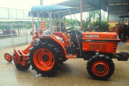 ขายรถไถ Kubota L 2605 (4WD) พร้อมผานหลัง เครื่องดีพร้อมใช้งานครับ ขายรถไถ Kubota L 2605 (4WD) พร้อมผานหลัง เครื่องดีพร้อมใช้งานครับ