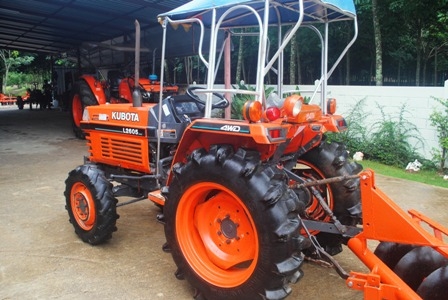 ขายรถไถ Kubota L 2605 (4WD) พร้อมผานหลัง เครื่องดีพร้อมใช้งานครับ