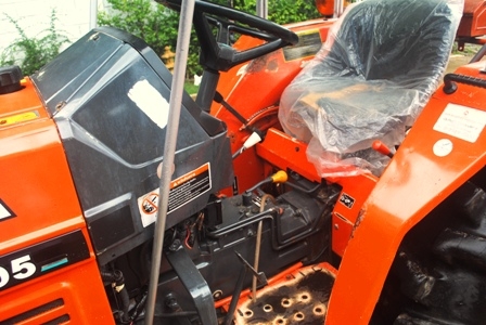 ขายรถไถ Kubota L 2605 (4WD) พร้อมผานหลัง เครื่องดีพร้อมใช้งานครับ