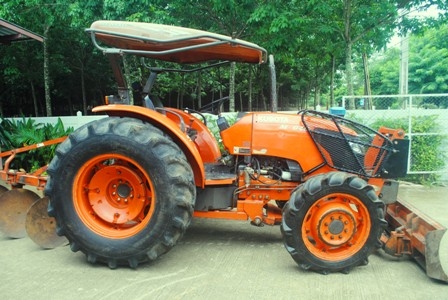 ขายรถไถ Kubota M7040 (4WD) พร้อมดันหน้าและผาน3 สีเดิม เครื่องนิ่มๆครับ ขายรถไถ Kubota M7040 (4WD) พร้อมดันหน้าและผาน3 สีเดิม เครื่องนิ่มๆครับ