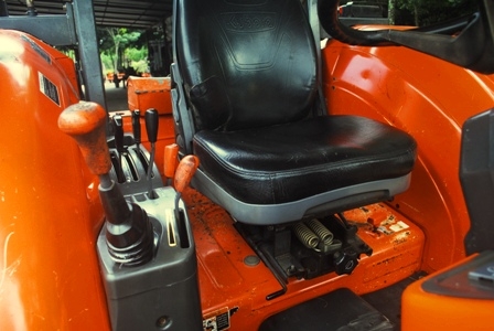 ขายรถไถ Kubota M7040 (4WD) พร้อมดันหน้าและผาน3 สีเดิม เครื่องนิ่มๆครับ