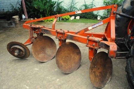 ขายรถไถ Kubota M7040 (4WD) พร้อมดันหน้าและผาน3 สีเดิม เครื่องนิ่มๆครับ