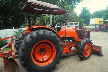 ขายรถไถ Kubota M7040 (4WD) พร้อมดันหน้าและผาน3 สีเดิม เครื่องนิ่มๆครับ ขายรถไถ Kubota M7040 (4WD) พร้อมดันหน้าและผาน3 สีเดิม เครื่องนิ่มๆครับ