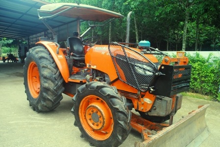 ขายรถไถ Kubota M7040 (4WD) พร้อมดันหน้าและผาน3 สีเดิม เครื่องนิ่มๆครับ ขายรถไถ Kubota M7040 (4WD) พร้อมดันหน้าและผาน3 สีเดิม เครื่องนิ่มๆครับ