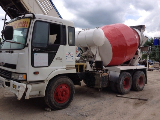 ขายรถโม่ปูน. มี 3 คัน. สภาพดีใช้งานทุกวัน สภาพยาง 90\%