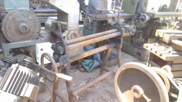 Sell> ขายเครื่องม้วนเหล็กแผ่น ใช้มือหมุนครับ หน้ากว้าง 90 เซน เพลาโต 2" นิ้ว ใช้งานได้ปกติครับ ราคาน่าจับจองครับ