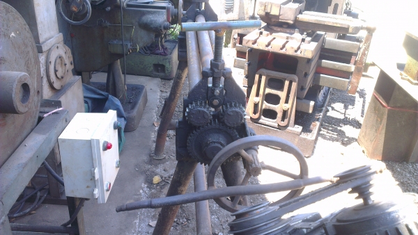 Sell> ขายเครื่องม้วนเหล็กแผ่น ใช้มือหมุนครับ หน้ากว้าง 90 เซน เพลาโต 2" นิ้ว ใช้งานได้ปกติครับ ราคาน่าจับจองครับ