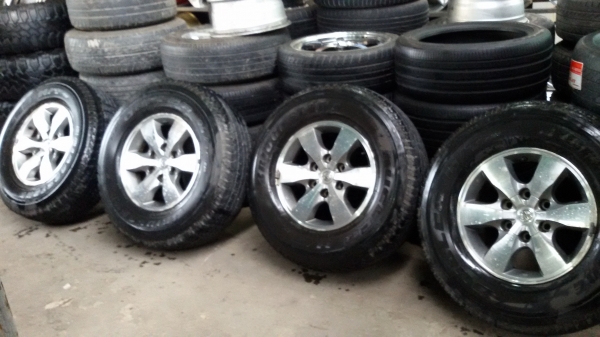 ขายล้อTOYOTA ขอบ16 พร้อมยางชุดละ5500