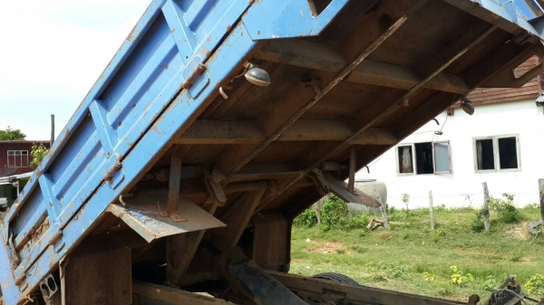 ขาย6ล้อดั้มเล็ก3คิวน์เครื่ง110แรง.