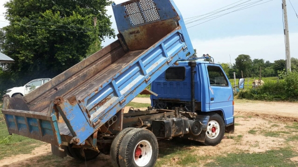 ขาย6ล้อดั้มเล็ก3คิวน์เครื่ง110แรง.