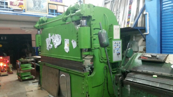 ขายเครื่องพับไฮโดรลิค 8ฟุต พร้อมใช้งาน 420,000 ต่อรองได้ ขายได้ขายครับ