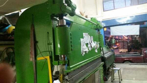 ขายเครื่องพับไฮโดรลิค 8ฟุต พร้อมใช้งาน 420,000 ต่อรองได้ ขายได้ขายครับ