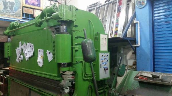 ขายเครื่องพับไฮโดรลิค 8ฟุต พร้อมใช้งาน 420,000 ต่อรองได้ ขายได้ขายครับ