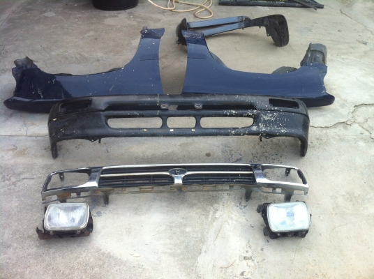 ขายอะไหล่บอดี้ไมตี้ แก้ม กันชน ไฟหน้า ฝากระโปรง    2000 บาท