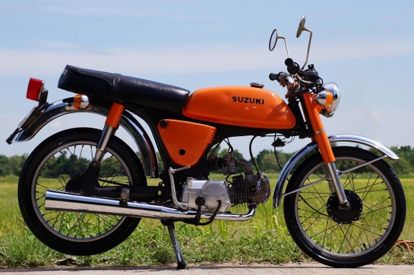 ขาย SUZUKI A 100 เครื่อง LIFAN 125 CC ทะเบียนพร้อมโอน เอกสารอินวอยเครื่องครบ เลขตรงชัดเจน รถสวยสภาพตามรูป เครื่องดี วิ่งดีมาก ระบบไฟติดครบทุกจุด แตร์ดัง