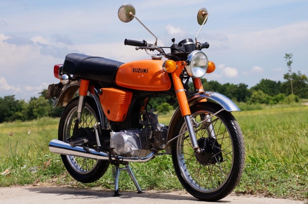 ขาย SUZUKI A 100 เครื่อง LIFAN 125 CC ทะเบียนพร้อมโอน เอกสารอินวอยเครื่องครบ เลขตรงชัดเจน รถสวยสภาพตามรูป เครื่องดี วิ่งดีมาก ระบบไฟติดครบทุกจุด แตร์ดัง