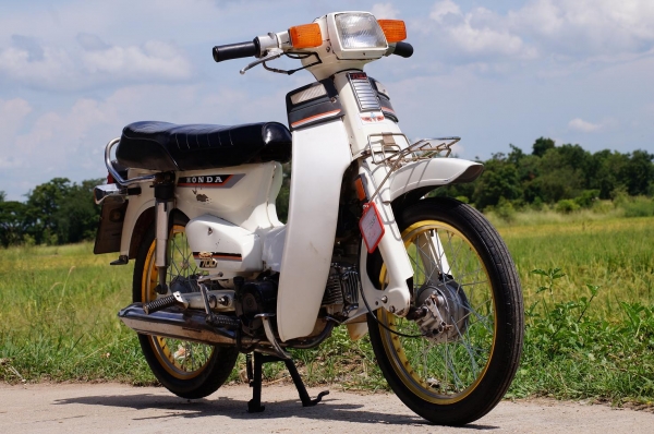 ขาย HONDA C 700 เครื่อง LIFAN 125 สตาทร์มือ เครื่องแจ้งลงเล่มแล้ว ทะเบียนพร้อมโอน ภาษี 2557 รถสวยพร้อมใช้ ขับแน่น ๆ ระบบไฟติดครบทุกจุด แบตร์ใหม่ ยางดอกเต็ม