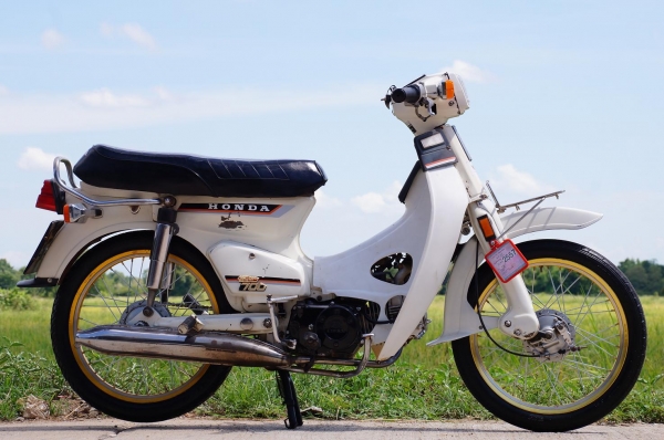 ขาย HONDA C 700 เครื่อง LIFAN 125 สตาทร์มือ เครื่องแจ้งลงเล่มแล้ว ทะเบียนพร้อมโอน ภาษี 2557 รถสวยพร้อมใช้ ขับแน่น ๆ ระบบไฟติดครบทุกจุด แบตร์ใหม่ ยางดอกเต็ม