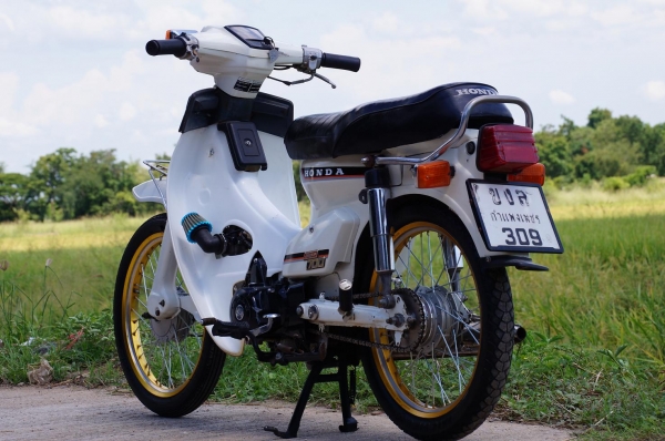 ขาย HONDA C 700 เครื่อง LIFAN 125 สตาทร์มือ เครื่องแจ้งลงเล่มแล้ว ทะเบียนพร้อมโอน ภาษี 2557 รถสวยพร้อมใช้ ขับแน่น ๆ ระบบไฟติดครบทุกจุด แบตร์ใหม่ ยางดอกเต็ม