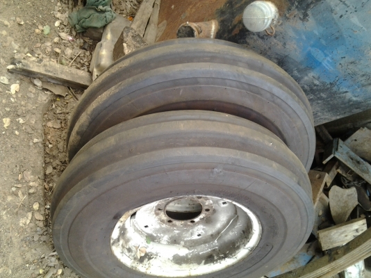 ขายยางหน้ารถไถฟอดขอบ16ดอกเต็มพร้อมกะทะยางนอกแท้