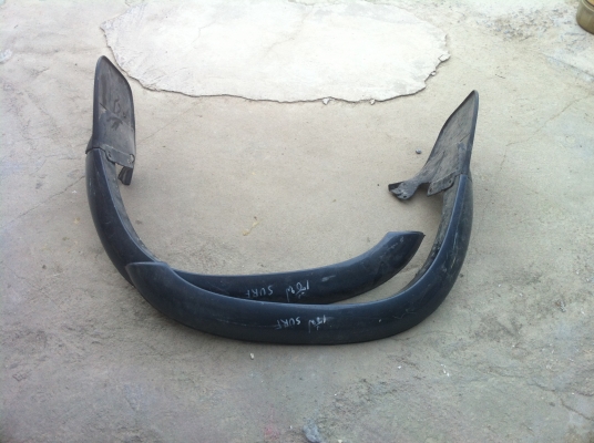 ขายคิ้วล้อหน้า พร้อมกันโคลน toyota surf 1คู่ 1000 บาท