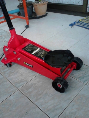 ขายแม่แรงตะเข้3ตันbarala ของใหม่ราคาถูกขาย2750-