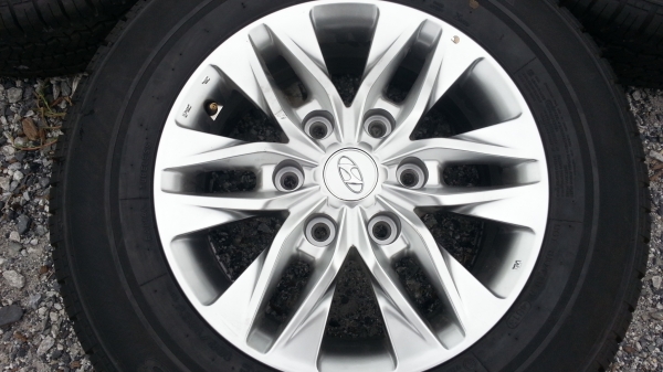 ขายแม็กยางถอดป้ายแดง Hyundai H1 6รู ยางHankook 215/70R16 ยางสัปดาห์ที่48ปี13 (ตุ่มหน้ายางสียังอยู่) จำนวน 1 ชุด พร้อมน๊อต 24 ตัว