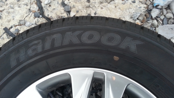ขายแม็กยางถอดป้ายแดง Hyundai H1 6รู ยางHankook 215/70R16 ยางสัปดาห์ที่48ปี13 (ตุ่มหน้ายางสียังอยู่) จำนวน 1 ชุด พร้อมน๊อต 24 ตัว