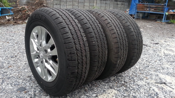 ขายแม็กยางถอดป้ายแดง Hyundai H1 6รู ยางHankook 215/70R16 ยางสัปดาห์ที่48ปี13 (ตุ่มหน้ายางสียังอยู่) จำนวน 1 ชุด พร้อมน๊อต 24 ตัว