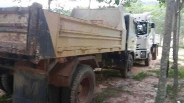 รถฮีโน่ 6 ล้อดั้ม 220 แรงม้า. ปี 51 ( รถวิ่ง 1xx,xxx กม. )  สนใจติดต่อ 081 - 6079515