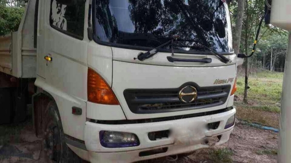 รถฮีโน่ 6 ล้อดั้ม 220 แรงม้า. ปี 51 ( รถวิ่ง 1xx,xxx กม. )  สนใจติดต่อ 081 - 6079515