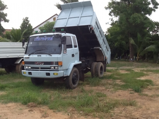 หกล้อดั๊ม isuzu ยาง 900