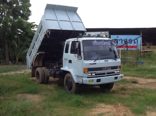 หกล้อดั๊ม isuzu ยาง 900