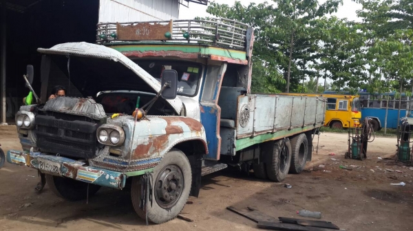 รถสิบล้อหัวยาว isuzu  เครื่อง EH700 เกียร์HO ช่วงล่างฟูโซ่ ทะเบียนเต็ม คันชีสวยมาก