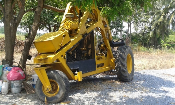 ขายรถคีบอ้อยเบลไทยทำเครื่องด้อย 4สูบ สภาพสวยพร้อมใช้ ราคาต่อรองได้ ติดต่อได้ที่คุณ อ๊อฟ พิจิตร 086-737-9991