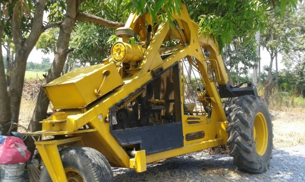 ขายรถคีบอ้อยเบลไทยทำเครื่องด้อย 4สูบ สภาพสวยพร้อมใช้ ราคาต่อรองได้ ติดต่อได้ที่คุณ อ๊อฟ พิจิตร 086-737-9991